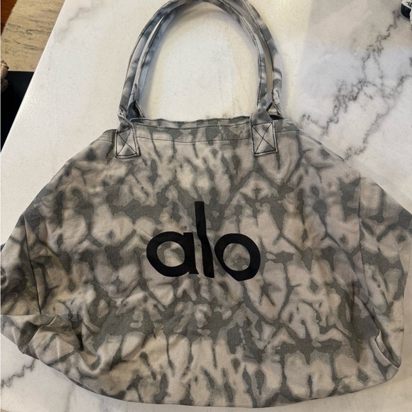 ALO Yoga Handbags - ALO Yoga Black and Gray Tote